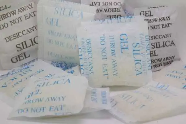 packets of silica gel